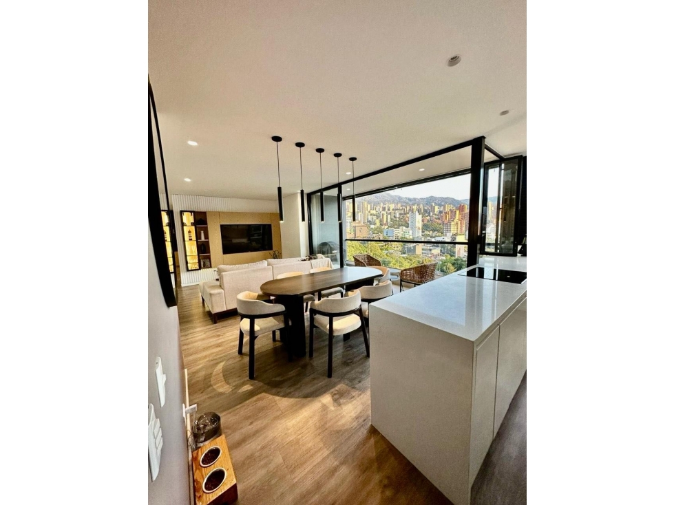 Apartamento en venta en El Poblado, Medellín · foto 2 de 24