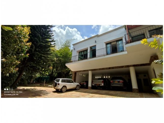 Casa de 5 alcobas en venta en El Poblado, Medellín, 820 m² · foto 2 de 23
