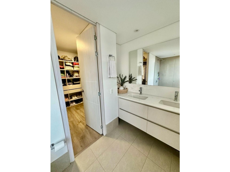 Apartamento en venta en El Poblado, Medellín · foto 14 de 24