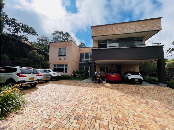 Casa de 5 alcobas en venta en Vía Las Palmas, Envigado, 500 m² · foto 4 de 16