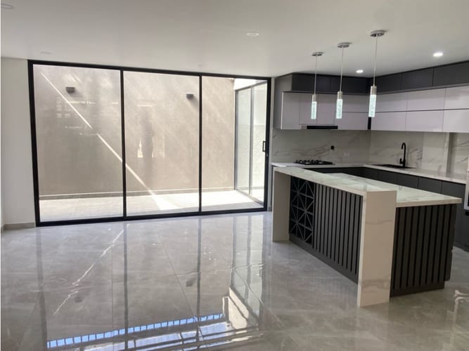 Casa de 4 alcobas en venta en Barro Blanco, Rionegro, 230 m² · foto 2 de 16