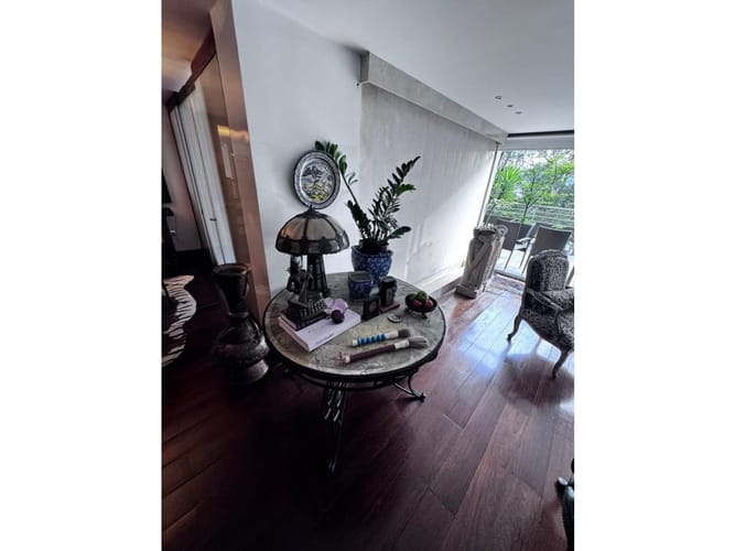 Apartamento de 1 alcoba en venta en El Poblado, Medellín, 136 m² · foto 2 de 24