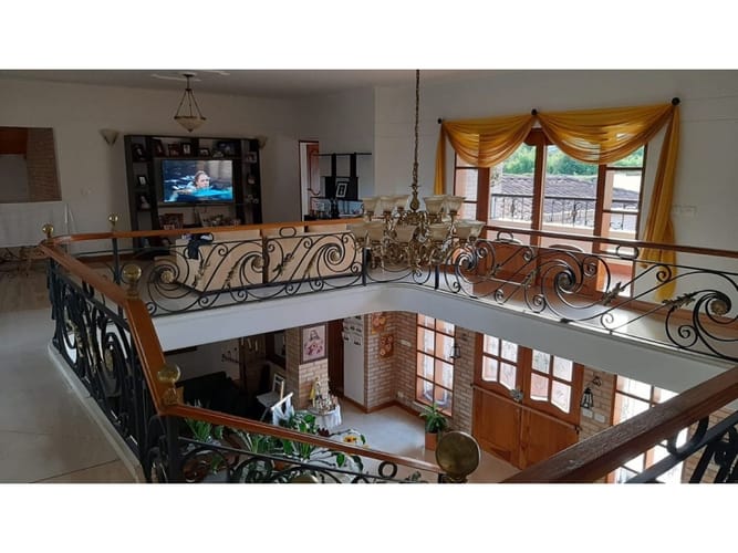Casa de 5 alcobas en venta en Llano Grande, Rionegro, 1815 m² · foto 2 de 7