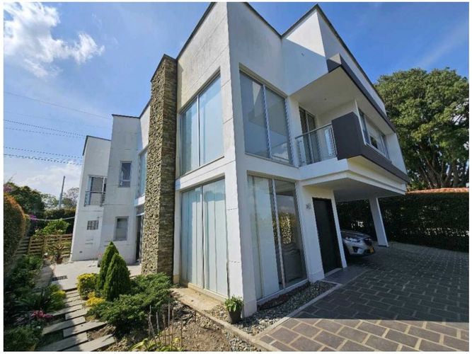 Casa de 4 alcobas en venta en Gualanday, Rionegro, 450 m² · foto 2 de 21