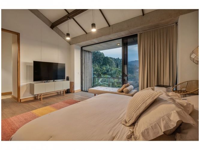Casa de 4 alcobas en venta en Escobero, Envigado, 404 m² · foto 3 de 24