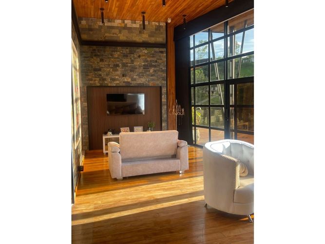 Casa de 4 alcobas en venta en Las Mercedes, Marinilla, 234 m² · foto 4 de 8