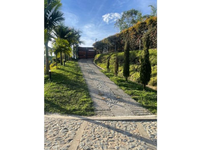 Casa de 4 alcobas en venta en Las Mercedes, Marinilla, 234 m² · foto 5 de 8