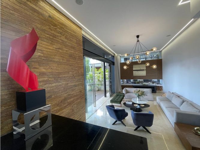 Casa de 5 alcobas en venta en Altos Del Poblado, Medellín, 680 m² · foto 3 de 24