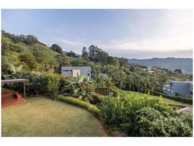 Casa de 4 alcobas en venta en Escobero, Envigado, 404 m² · foto 21 de 24