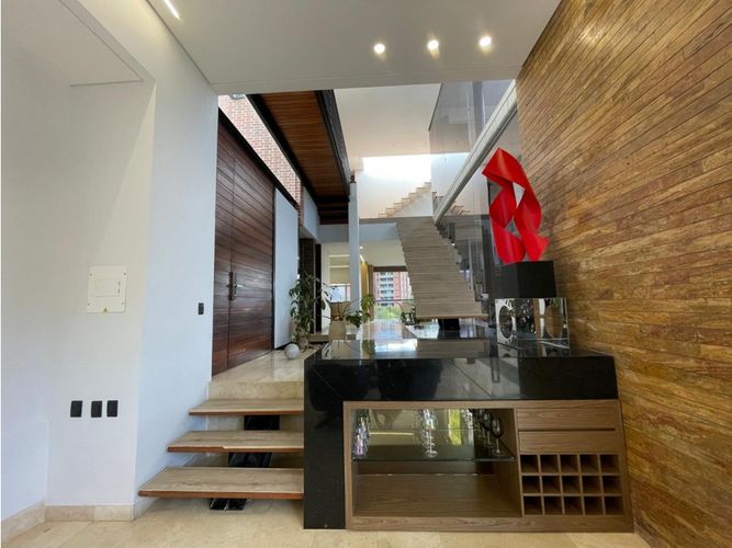 Casa de 5 alcobas en venta en Altos Del Poblado, Medellín, 680 m² · foto 8 de 24