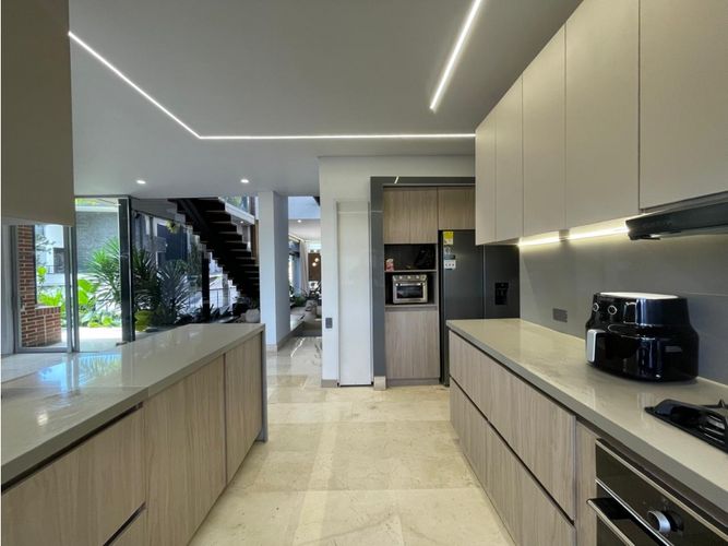 Casa de 5 alcobas en venta en Altos Del Poblado, Medellín, 680 m² · foto 22 de 24