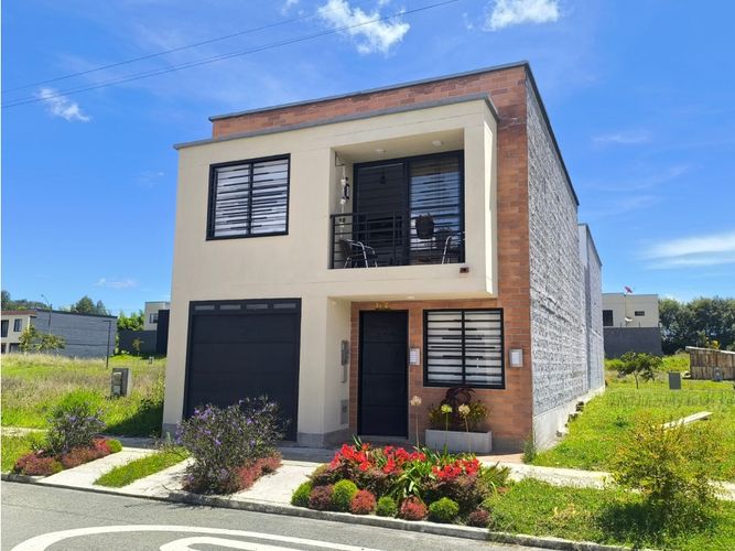 Casa de 2 alcobas en venta en El Carmen De Viboral, El Carmen de Viboral, 84 m² · foto 2 de 24
