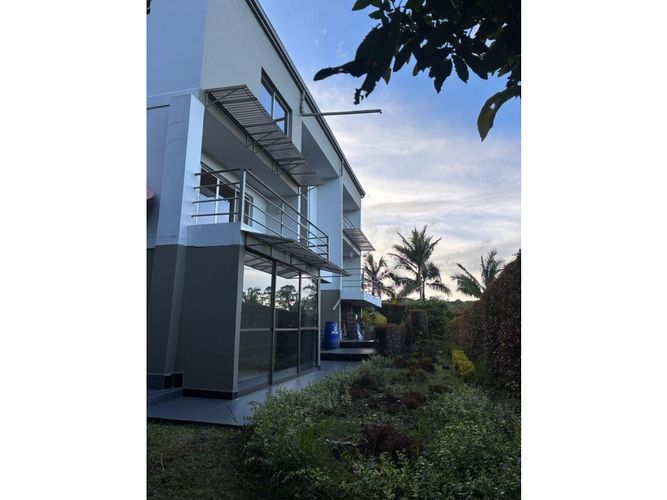 Casa de 4 alcobas en venta en El Porvenir, Rionegro, 314 m² · foto 2 de 16