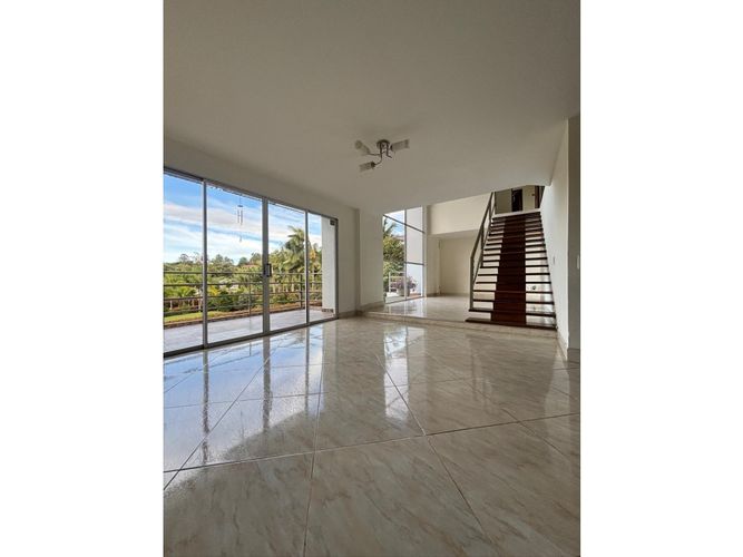 Casa de 4 alcobas en venta en El Porvenir, Rionegro, 314 m² · foto 4 de 16