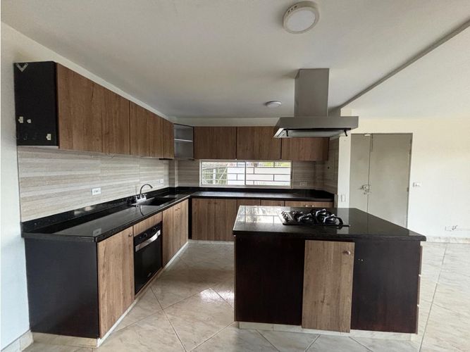 Casa de 4 alcobas en venta en El Porvenir, Rionegro, 314 m² · foto 6 de 16