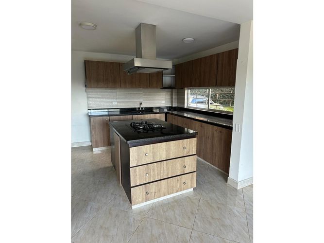 Casa de 4 alcobas en venta en El Porvenir, Rionegro, 314 m² · foto 7 de 16