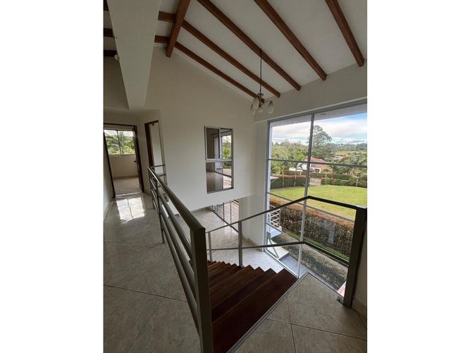 Casa de 4 alcobas en venta en El Porvenir, Rionegro, 314 m² · foto 12 de 16
