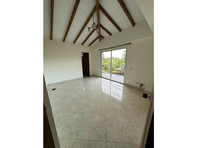 Casa de 4 alcobas en venta en El Porvenir, Rionegro, 314 m² · foto 13 de 16