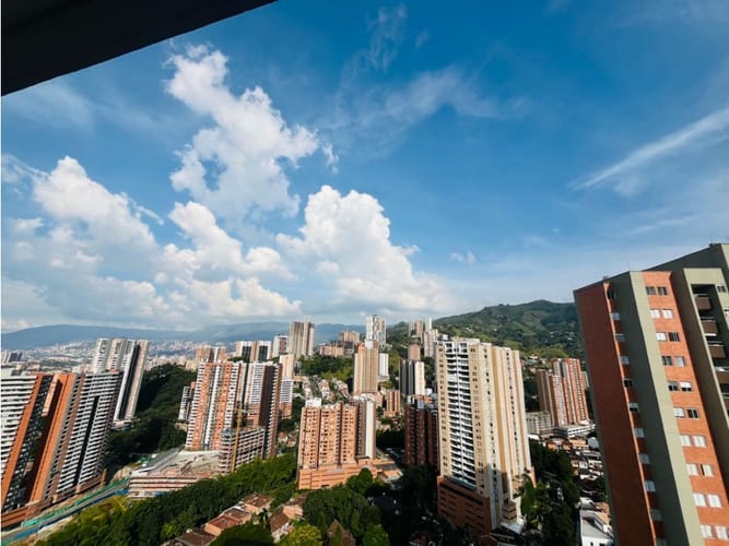 Apartamento de 3 alcobas en venta en Urbanizacion Arcoiris, Medellín, 84 m² · foto 2 de 19