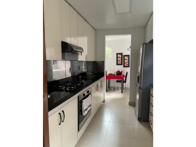 Casa de 3 alcobas en venta en Loma Benedictinos, Envigado, 220 m² · foto 4 de 23