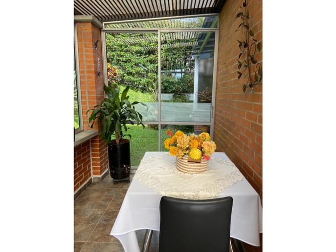 Casa de 3 alcobas en venta en Loma Benedictinos, Envigado, 220 m² · foto 8 de 23