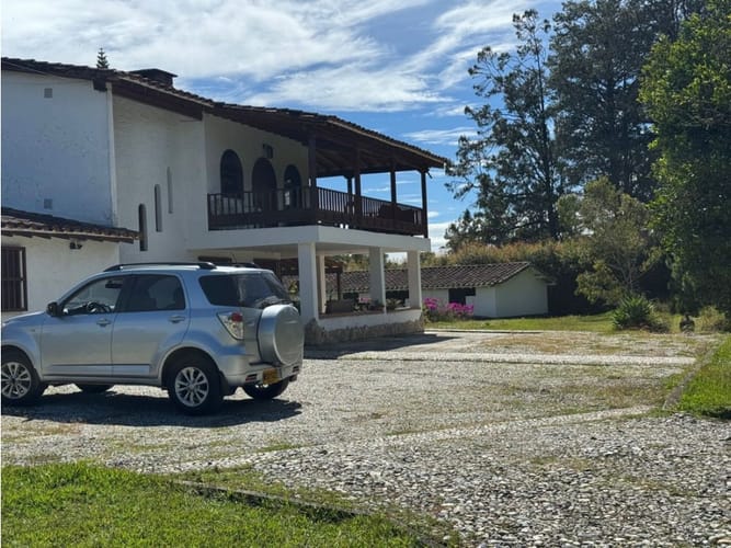 Casa de 6 alcobas en venta en Llano Grande, Rionegro, 350 m² · foto 2 de 8