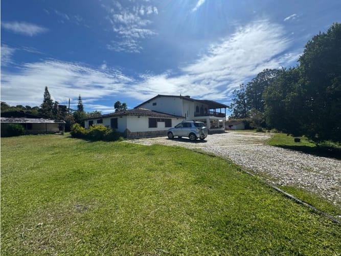 Casa de 6 alcobas en venta en Llano Grande, Rionegro, 350 m² · foto 3 de 8