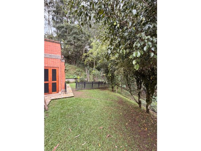 Casa de 6 alcobas en venta en La Calera, Medellín, 579 m² · foto 2 de 24