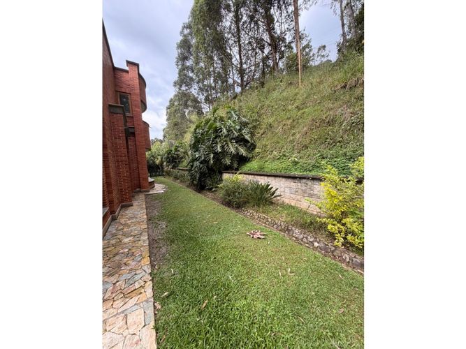 Casa de 6 alcobas en venta en La Calera, Medellín, 579 m² · foto 3 de 24