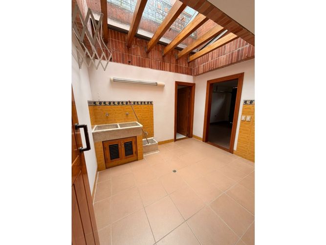 Casa de 6 alcobas en venta en La Calera, Medellín, 579 m² · foto 15 de 24