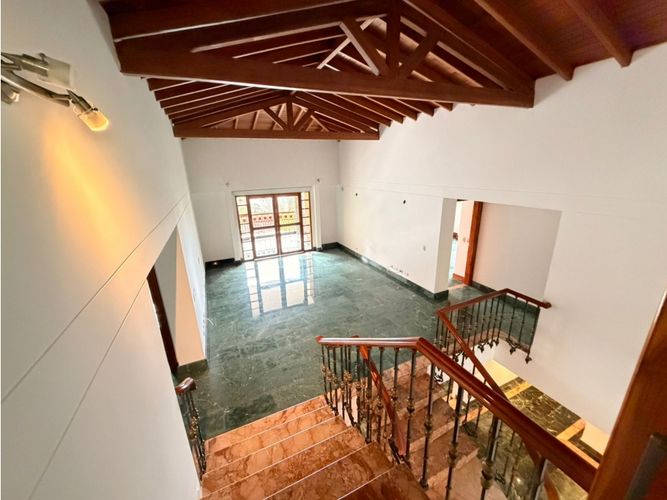 Casa de 6 alcobas en venta en La Calera, Medellín, 579 m² · foto 23 de 24