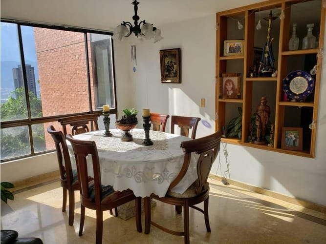 Apartamento de 3 alcobas en venta en El Poblado, Medellín, 140 m² · foto 2 de 13