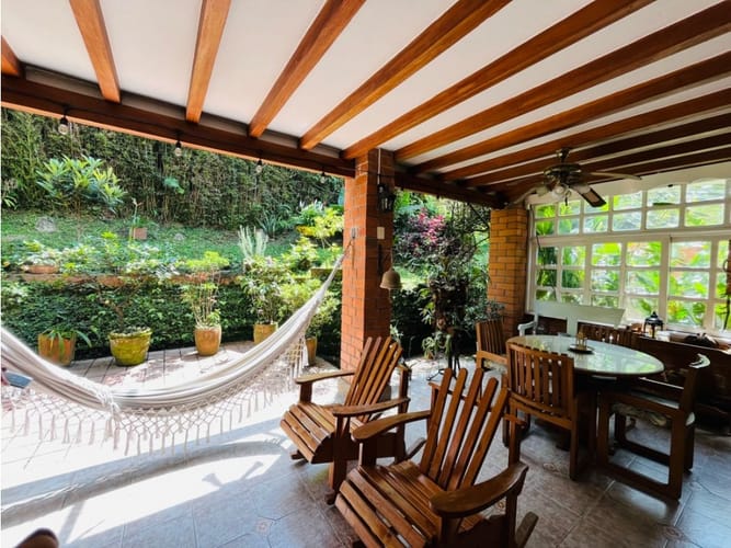 Casa de 3 alcobas en venta en San Lucas, Medellín, 350 m² · foto 2 de 22