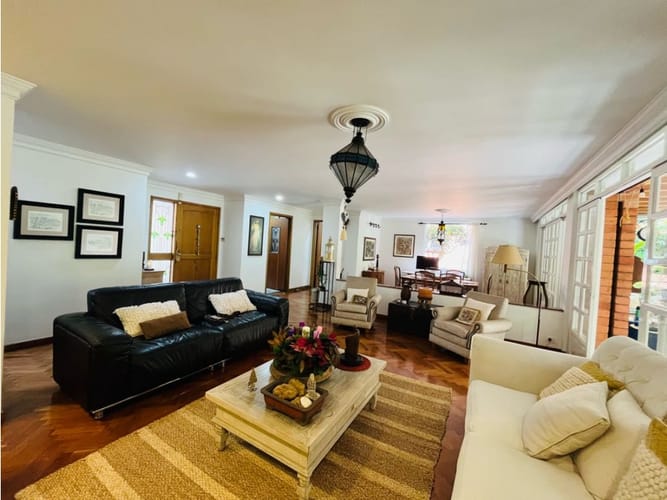 Casa de 3 alcobas en venta en San Lucas, Medellín, 350 m² · foto 5 de 22