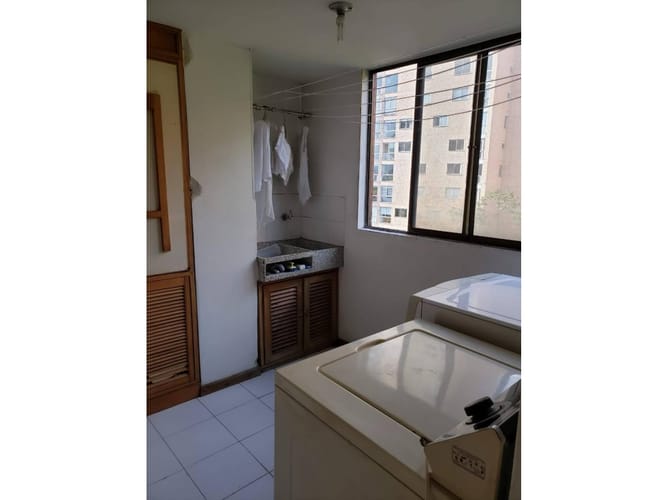 Apartamento de 3 alcobas en venta en El Poblado, Medellín, 140 m² · foto 8 de 13