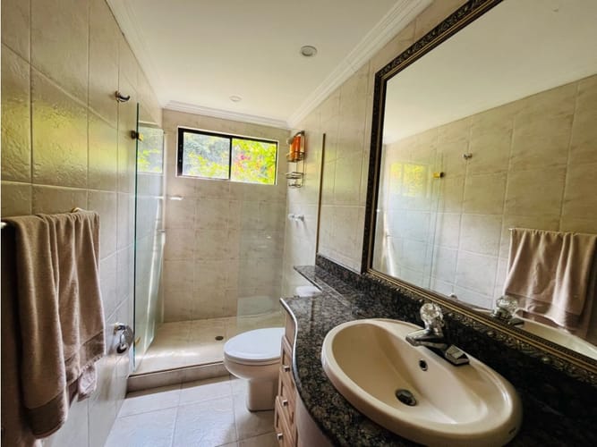 Casa de 3 alcobas en venta en San Lucas, Medellín, 350 m² · foto 16 de 22