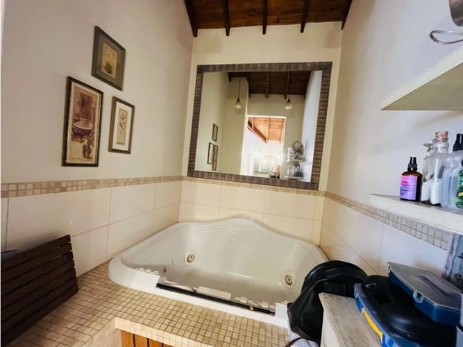 Casa de 3 alcobas en venta en San Lucas, Medellín, 350 m² · foto 20 de 22