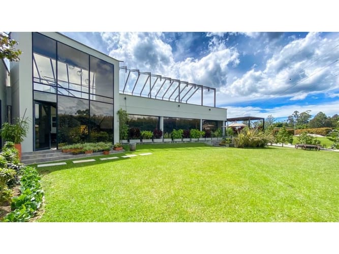 Casa de 4 alcobas en venta en Llano Grande, Rionegro, 500 m² · foto 2 de 14