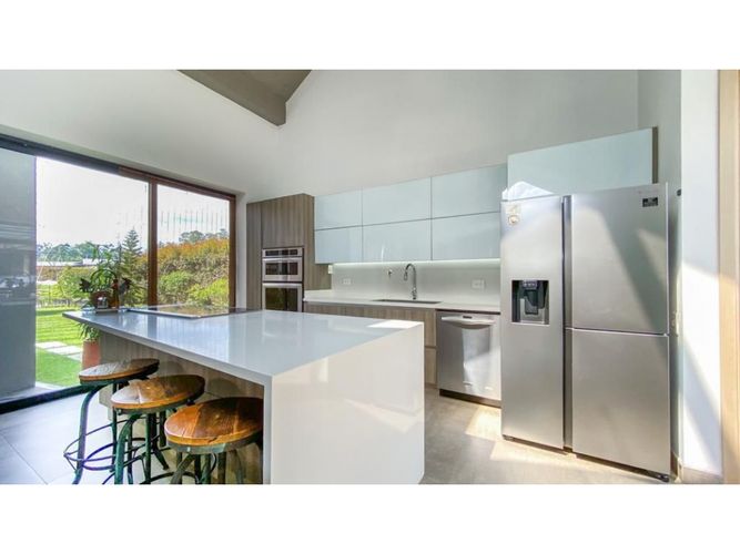 Casa de 4 alcobas en venta en Llano Grande, Rionegro, 500 m² · foto 3 de 14