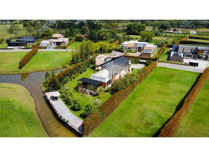 Casa de 4 alcobas en venta en Llano Grande, Rionegro, 500 m² · foto 11 de 14