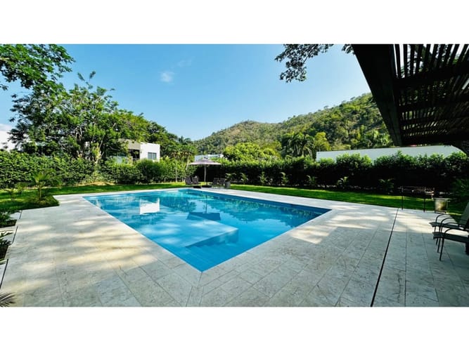 Casa de 4 alcobas en venta en Urbanizacion Arcoiris, Medellín, 280 m² · foto 12 de 16