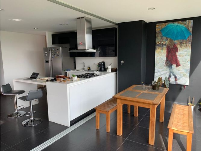 Apartamento de 2 alcobas en venta en El Castillo, Medellín, 89 m² · foto 2 de 15