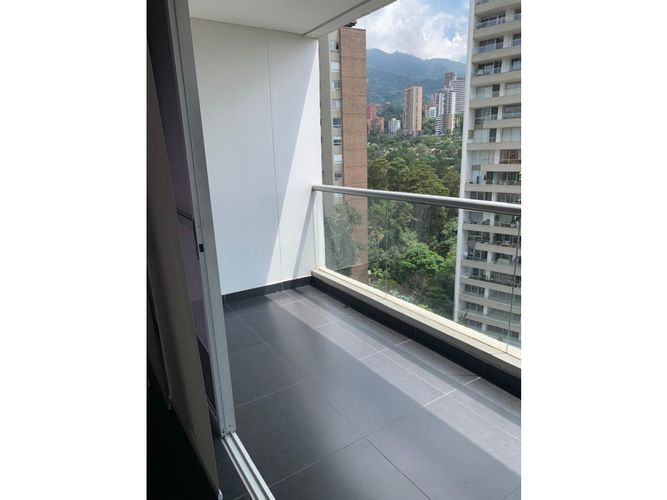 Apartamento de 2 alcobas en venta en El Castillo, Medellín, 89 m² · foto 5 de 15