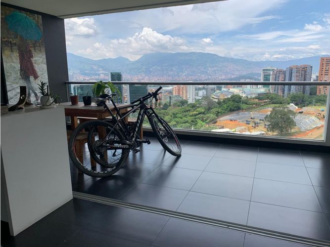 Apartamento de 2 alcobas en venta en El Castillo, Medellín, 89 m² · foto 6 de 15