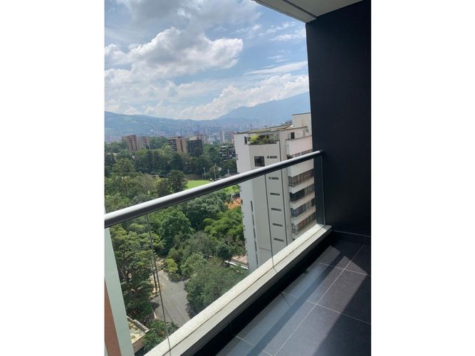 Apartamento de 2 alcobas en venta en El Castillo, Medellín, 89 m² · foto 7 de 15