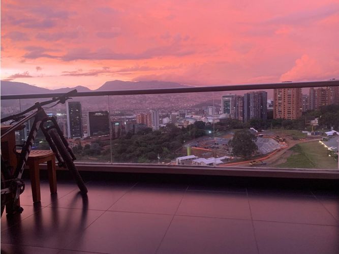 Apartamento de 2 alcobas en venta en El Castillo, Medellín, 89 m² · foto 8 de 15