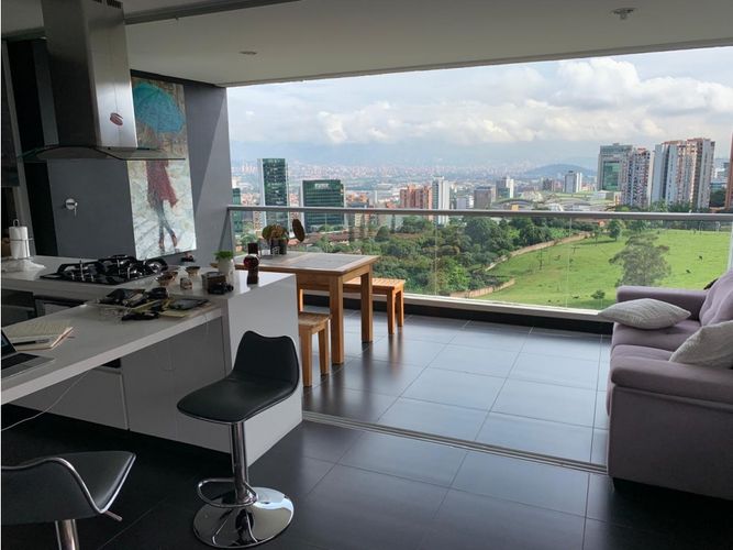 Apartamento de 2 alcobas en venta en El Castillo, Medellín, 89 m² · foto 9 de 15