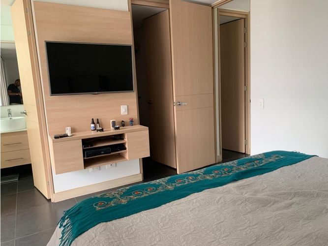 Apartamento de 2 alcobas en venta en El Castillo, Medellín, 89 m² · foto 11 de 15