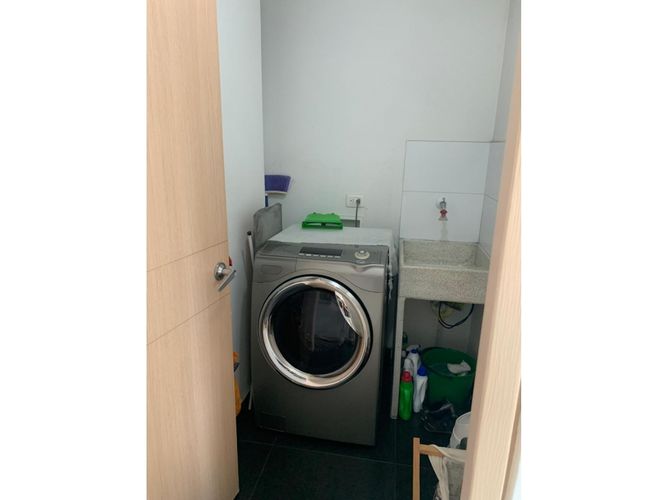 Apartamento de 2 alcobas en venta en El Castillo, Medellín, 89 m² · foto 13 de 15