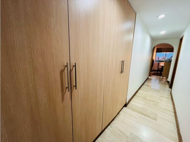 Apartamento de 4 alcobas en venta en El Poblado, Medellín, 157 m² · foto 23 de 24